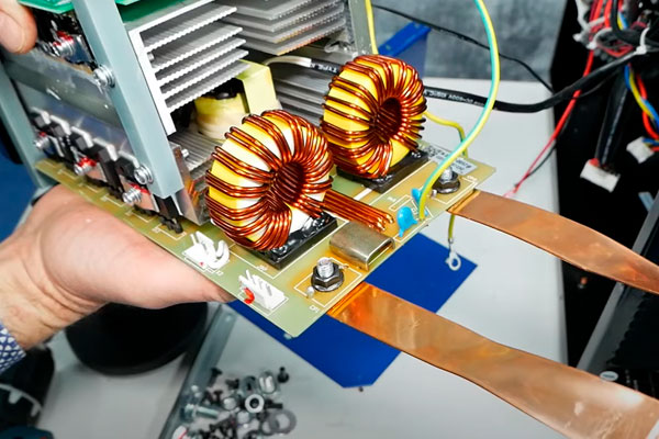 Загоняем в перегрев сварочный полуавтомат AuroraPRO Overman 220