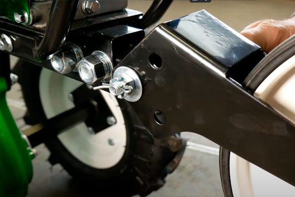 Установка транспортировочного колеса на Aurora COUNTRY 900 MULTI-SHIFT