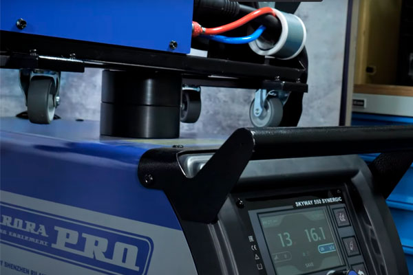 Встречайте новинку - Aurora PRO Skyway 550 с огромным запасом тока!