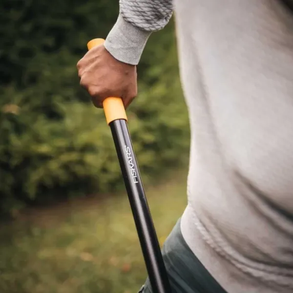 Лопата совковая с ручкой Solid  FISKARS (черная) 1066720 купить в Минске с доставкой