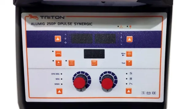 Сварочный инвертор Triton ALUMIG 250P Dpulse Synergic 380v [TAMG250PDPS3V]