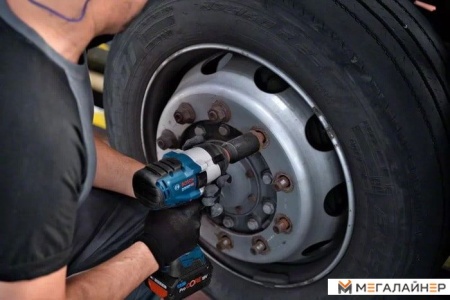 Гайковерт Bosch GDS 18V-1050 H Professional 06019J8502 (с 2-мя АКБ 8 Ah, кейс) купить в Минске с доставкой