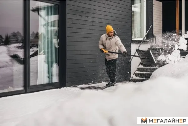 Скрепер для снега Solid FISKARS 1052526 купить в Минске с доставкой