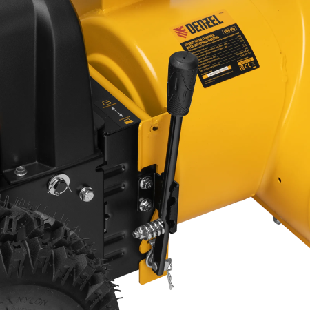 Гибридная снегоуборочная машина с функц. подметания Denzel SWB-600, 212 сс, руч. старт, 2 насадки купить в Минске с доставкой