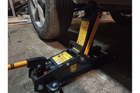 Домкрат подкатной гидравлический с низким подхватом и сумка для хранения  2,7 т.,  85-380 мм, BERGER BG1279