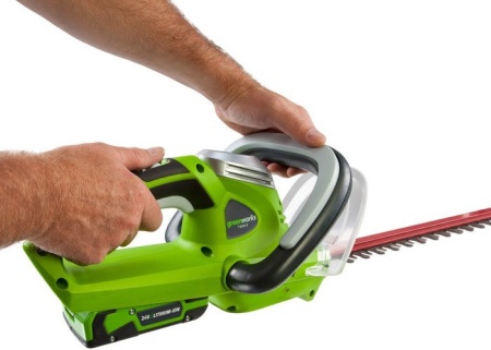 Кусторез с длинным штоком Greenworks G24HT54 [2200007] купить в Минске с доставкой