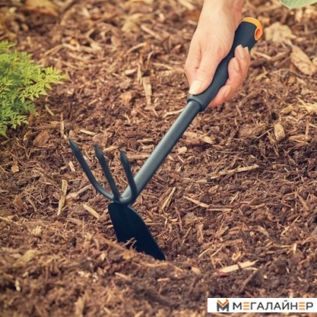 Тяпка Fiskars Ergo 1027030 купить в Минске с доставкой